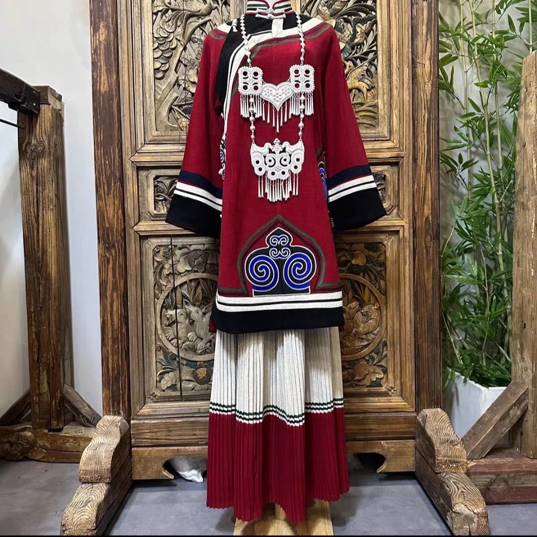 彝族民族服饰新款凉山刺绣少数民族旅拍火把节套装服装写真