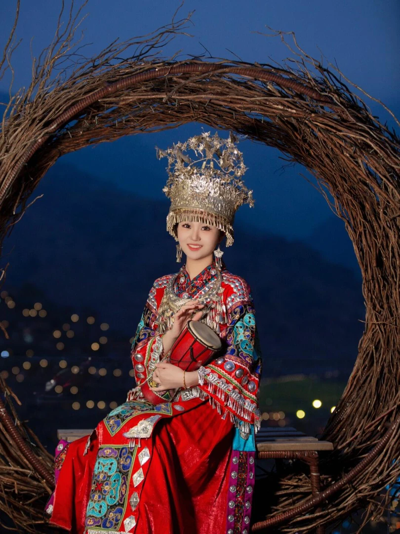 秋冬新款苗族服装女套装传统苗家盛装高端刺绣重工民族风演出摄影