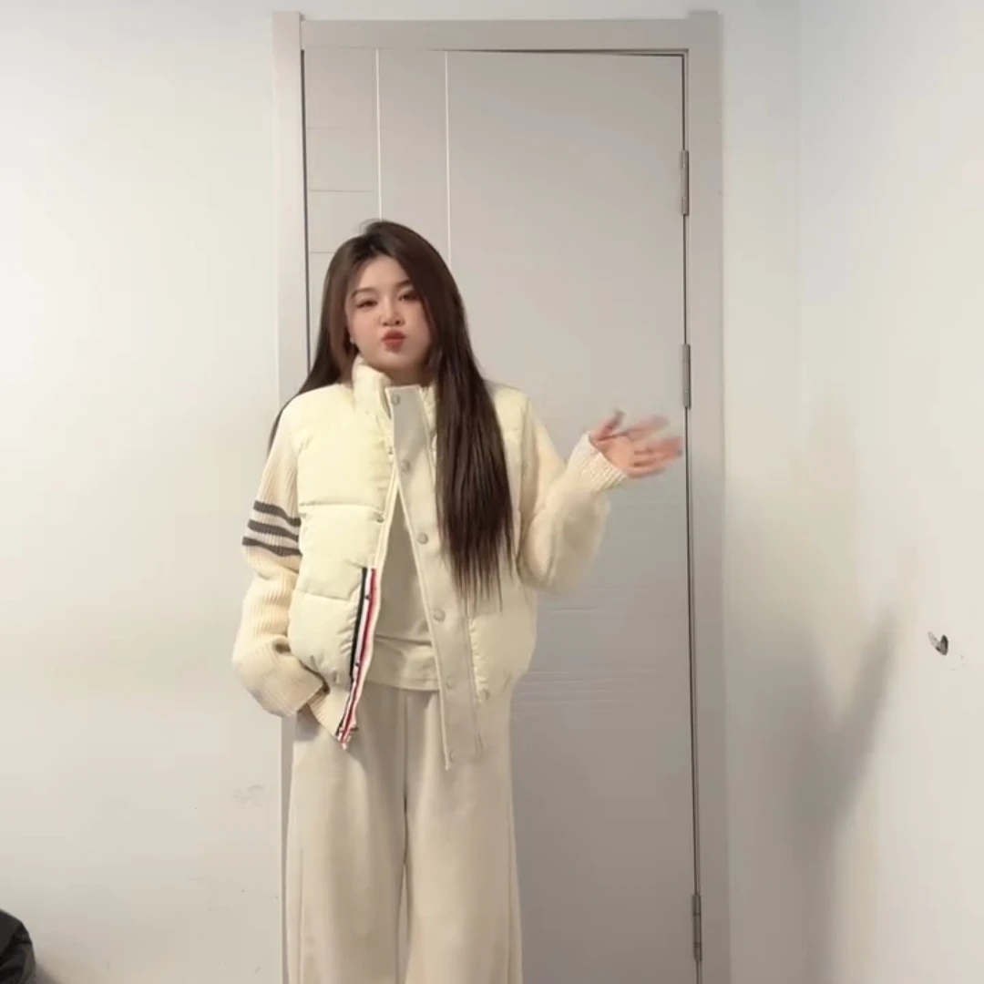 轻薄白色休闲棉服女2024秋冬新款短款拼接保暖针织外套