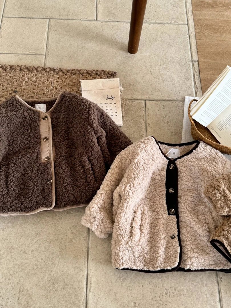 2590（现货）韩版儿童三色拼条绒包边毛毛外套