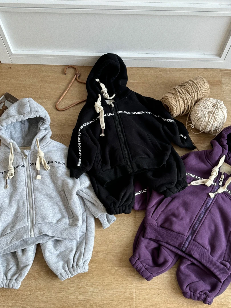 238926（现货）韩版儿童三色字母加绒开衫卫裤套装（帽绳分装）