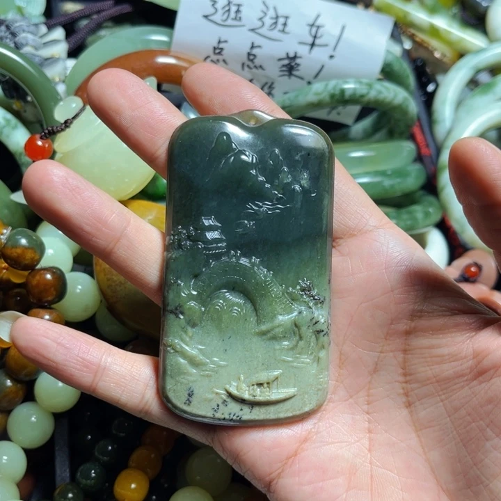 透闪石质玉颈饰未镶嵌