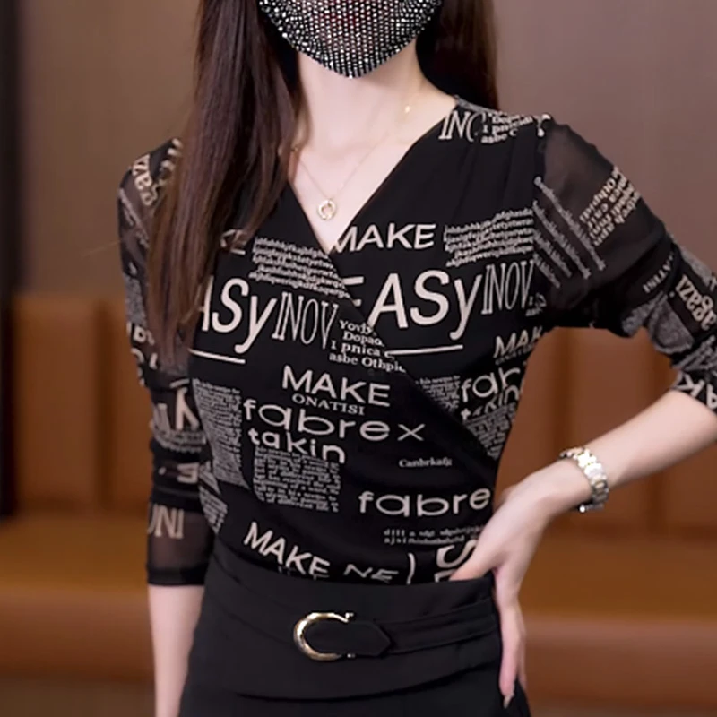 秋季设计感上衣新款网纱打底衫内搭长袖洋气时尚气质V领显瘦小衫