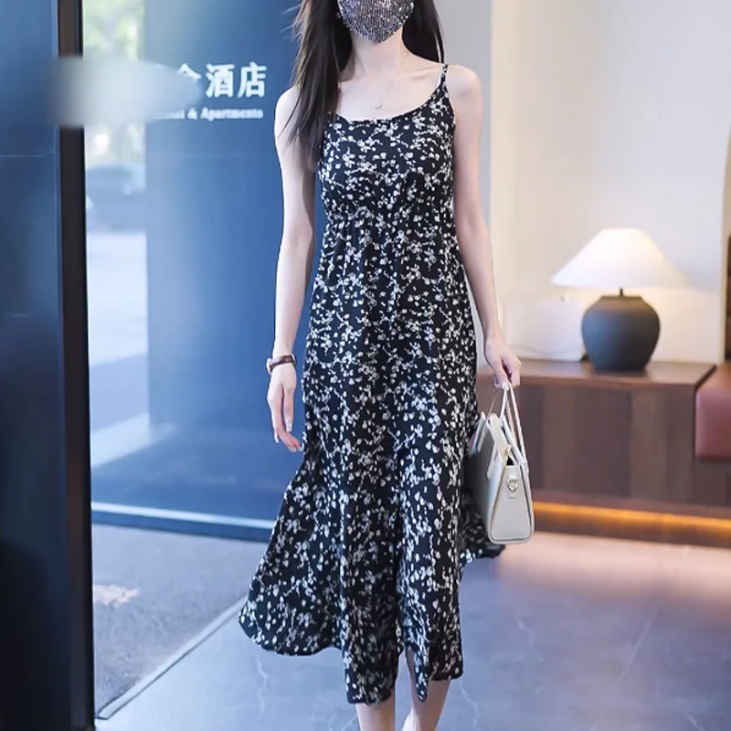 2025夏季新款设计感水墨印花连衣裙女气质收腰显瘦长款吊带裙