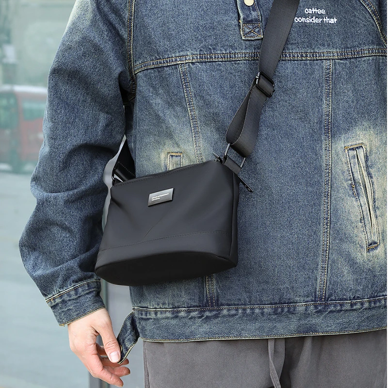2025秋季新款牛津布单肩包实用多层斜挎男包防泼水日常出行百搭包