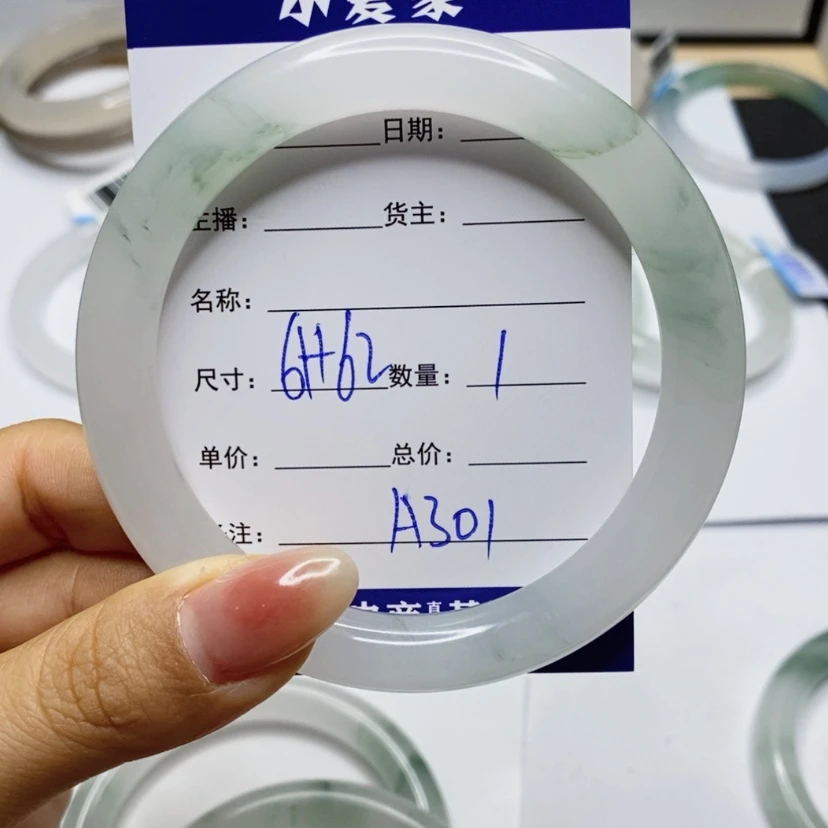 【闪购商品】石英质玉手镯未镶嵌W*?