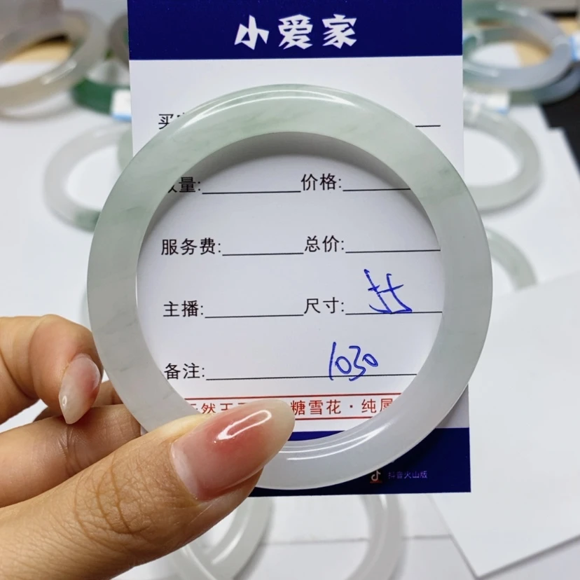 【闪购商品】石英质玉手镯未镶嵌c***?