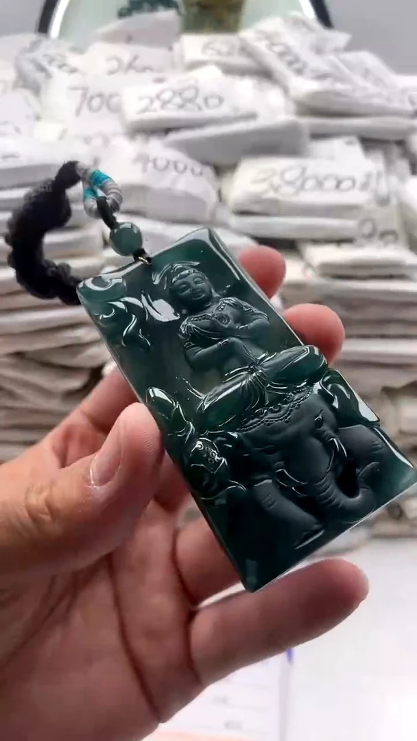 【闪购商品】翡翠颈饰未镶嵌普贤