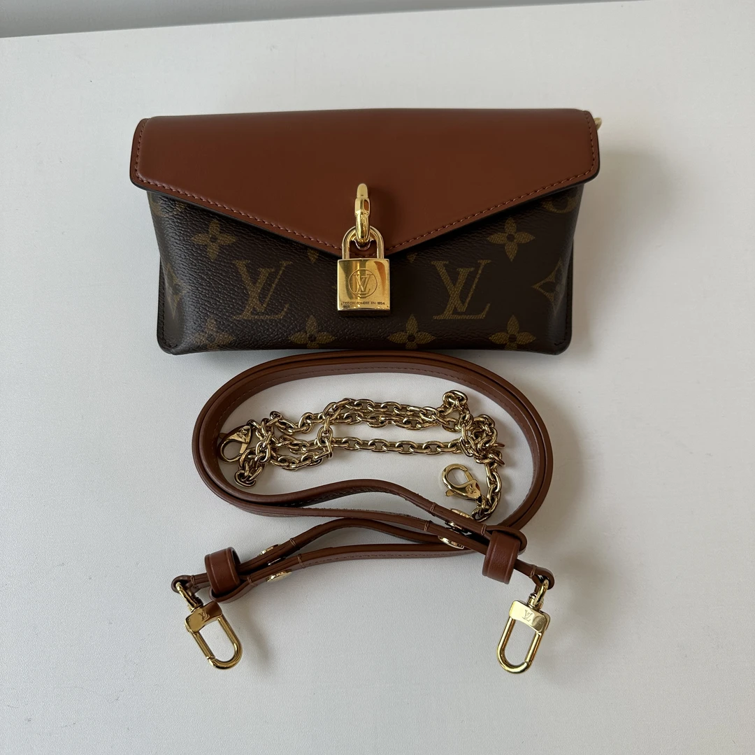 99新 LouisVuitton/路易威登 魔镜/LVPadlock链条包YS/083003