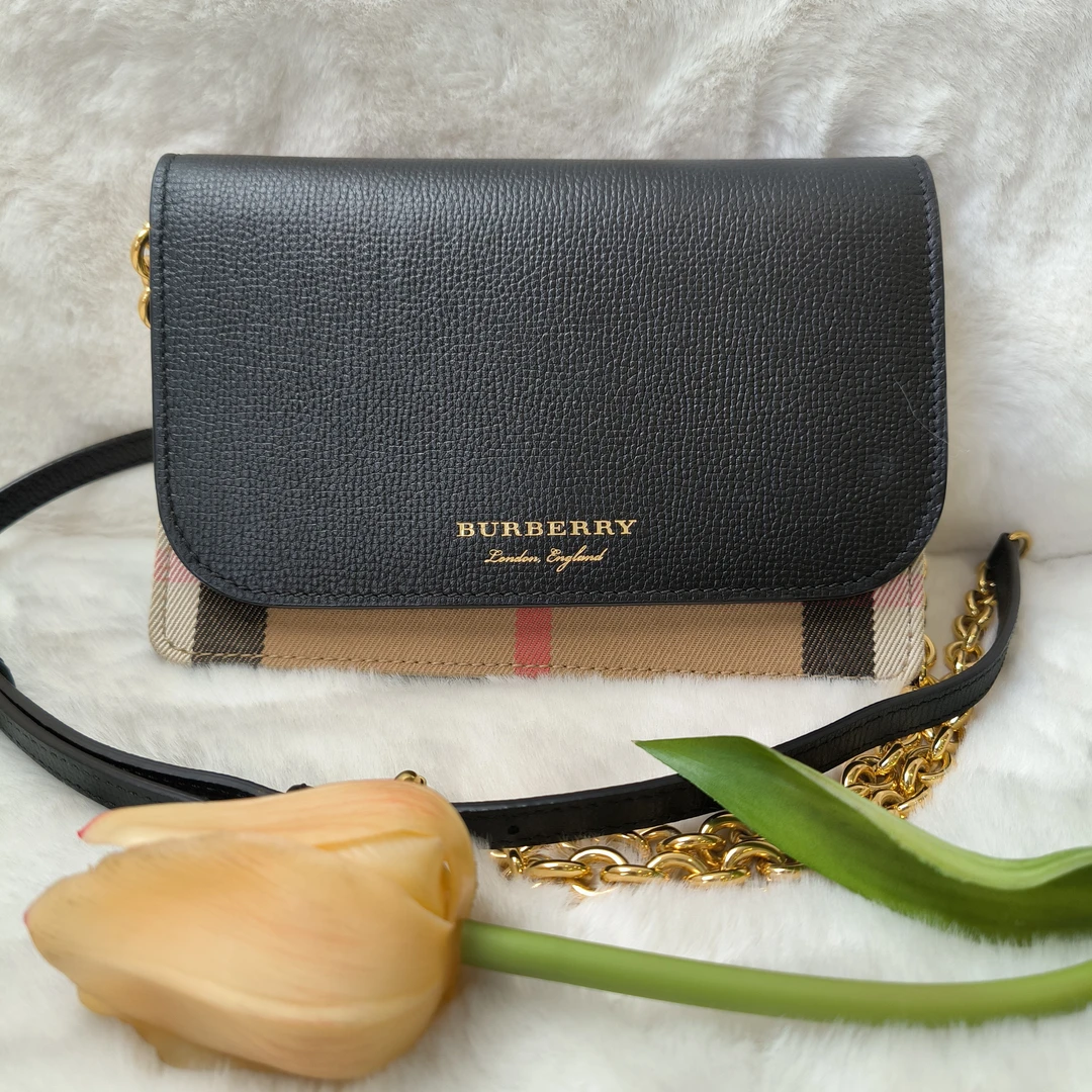 99新 BURBERRY/博柏利 魔镜/巴宝莉woc战马格邮差包sy/890014