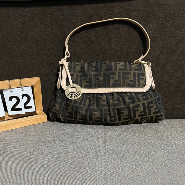 95新 FENDI/芬迪 老花法棍包 鱼的包