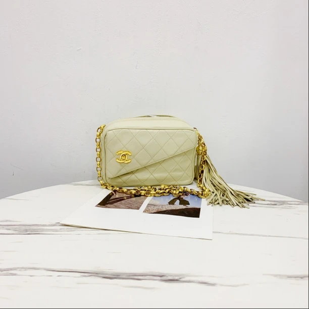 95新 Chanel/香奈儿 SZ/香奈儿雕花相机包/20697