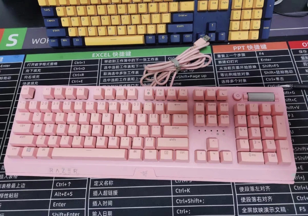 99新 Razer/雷蛇 雷蛇黑寡妇蜘蛛v3粉晶有线键盘 边角小磕碰
