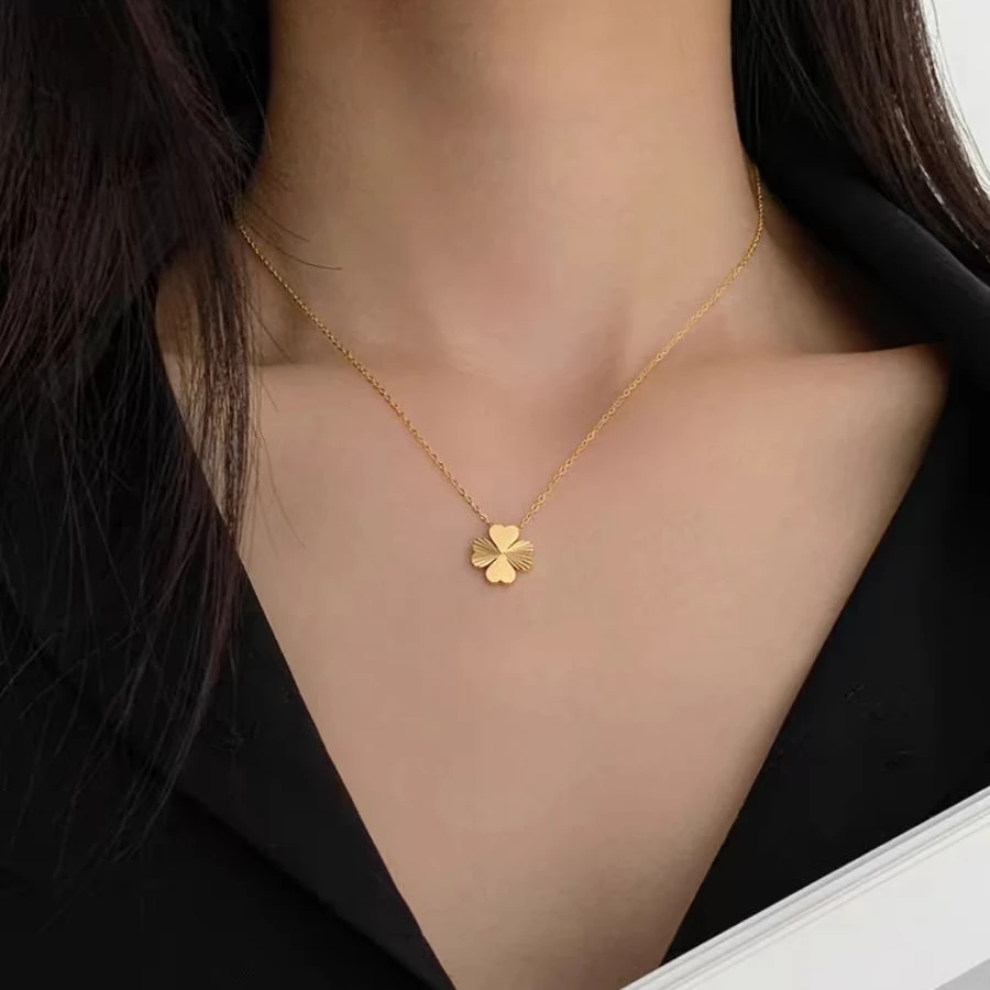钛钢项链 R7爱心四瓣花项链女不掉色新款锁骨链时尚简约送礼