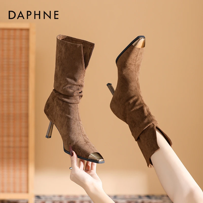 达芙妮靴女秋冬气质日常百搭细跟中短靴6CM纯色V字口堆堆靴国潮