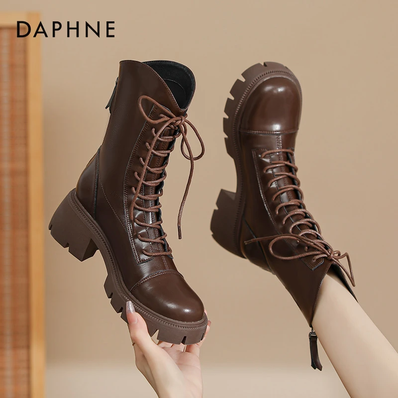 达芙妮冬季时尚百搭纯色马丁靴10孔系带设计短靴日常外出5.5CM