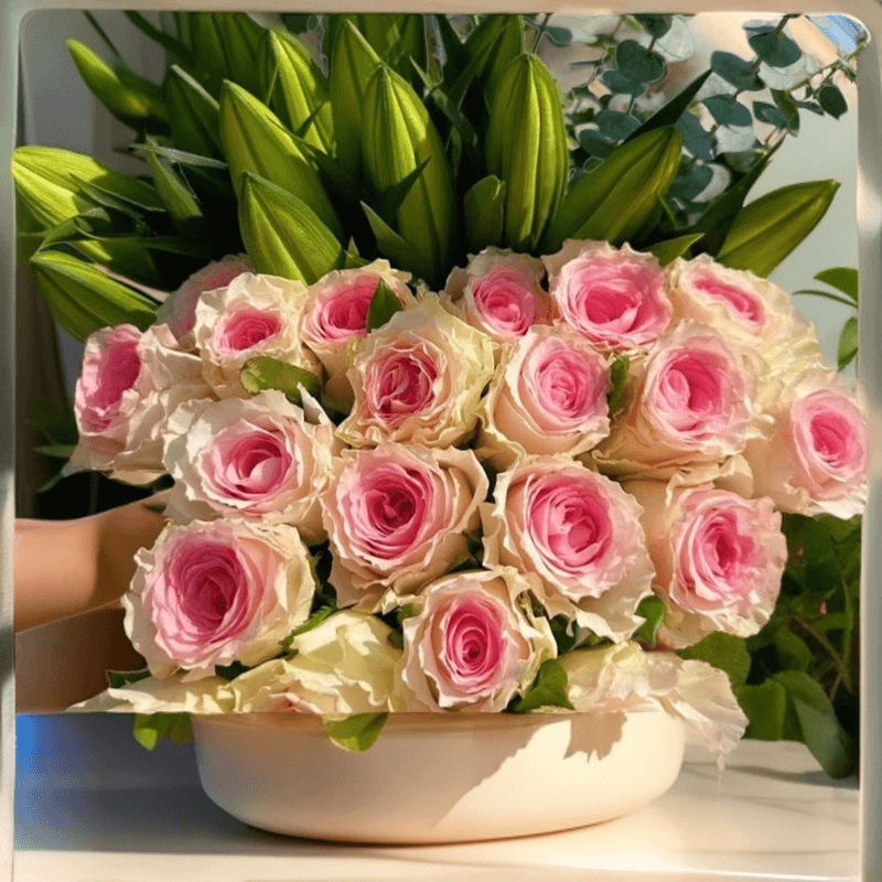 洛神玫瑰20支+百合10花苞+配草1扎