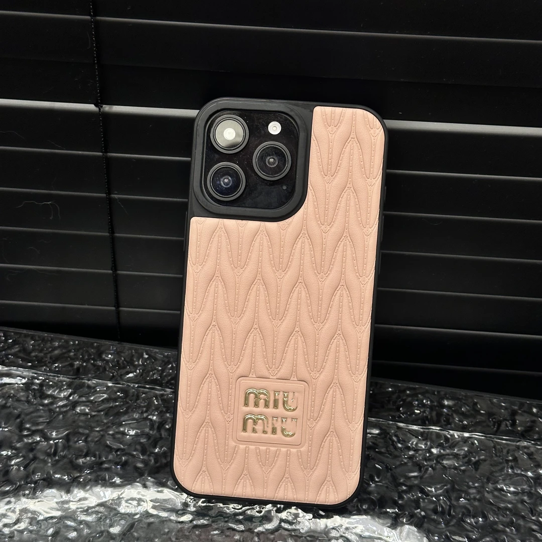 轻奢高级皮质Miu立体适用苹果16promax手机壳iPhone15网红14潮13