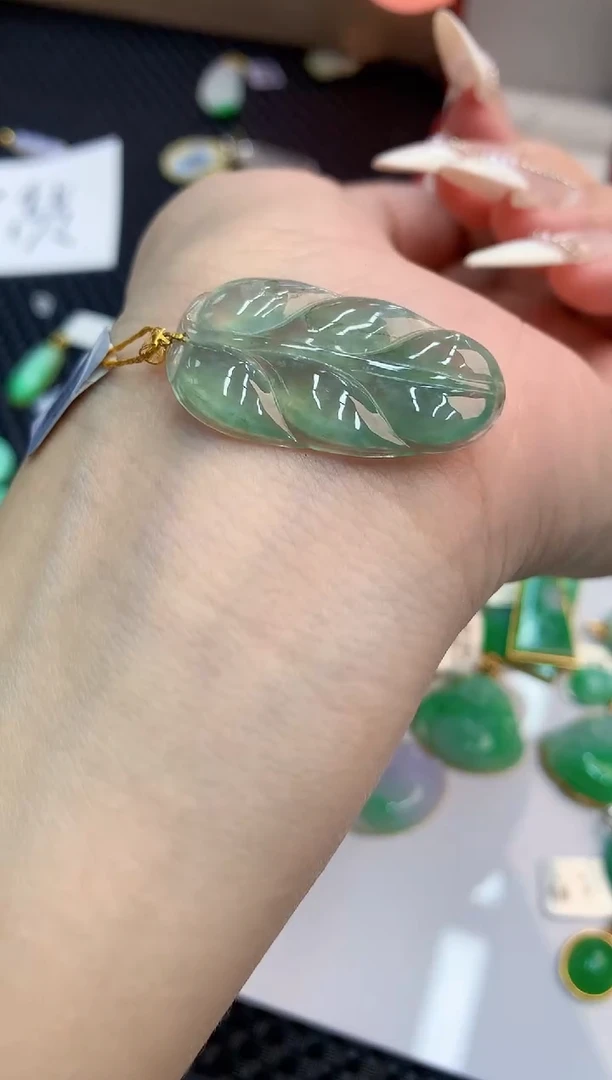 【闪购商品】翡翠颈饰18K金镶嵌