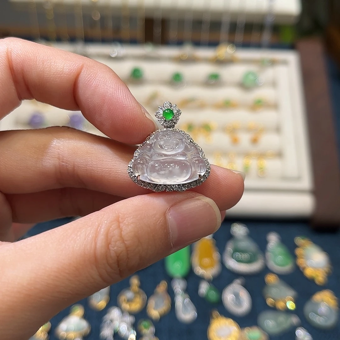翡翠颈饰18K金镶嵌雪花棉冰佛
