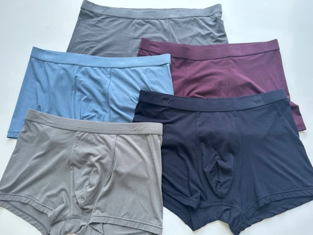 外贸好品 一片式裁剪 透气吸汗 内龙骨包边 平角四季裤