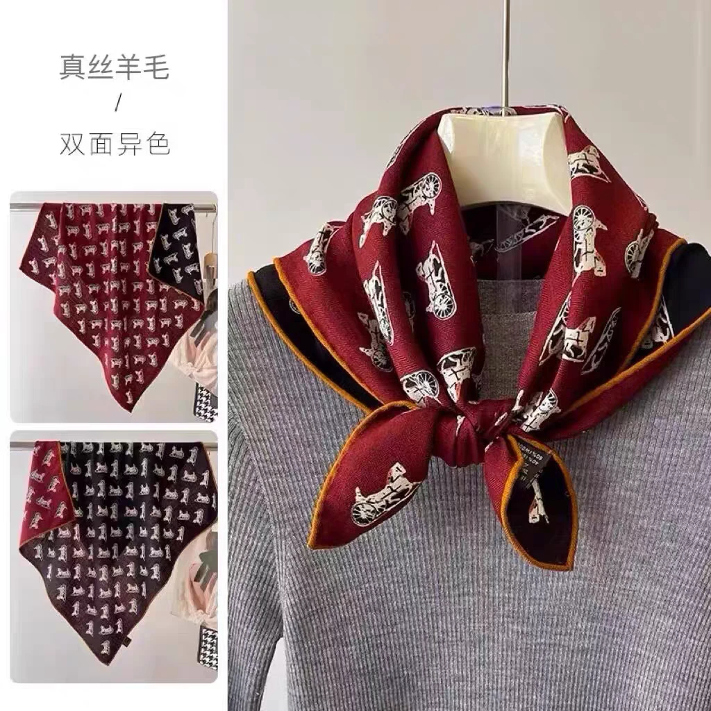 沐芽【红黑马车】新款双面异色65小丝毛方巾秋冬披肩经典围巾