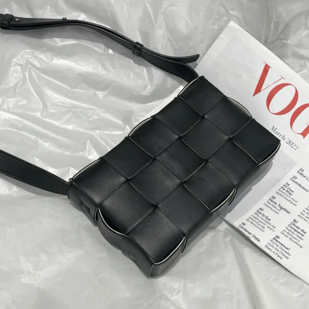99新 BOTTEGA VENETA/葆蝶家 BV黑色15格枕头包