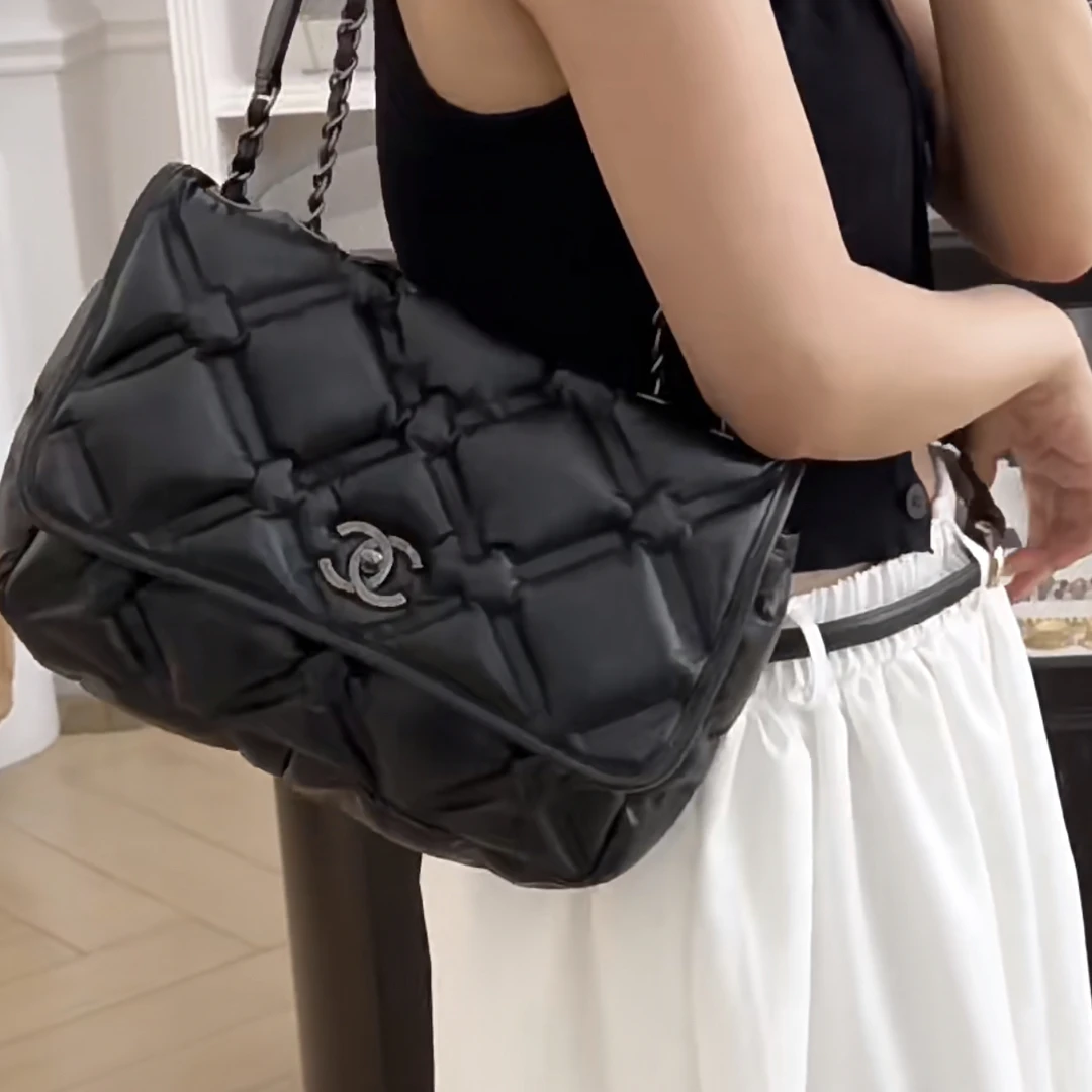 95新 Chanel/香奈儿 Chanel黑银泡芙机场包