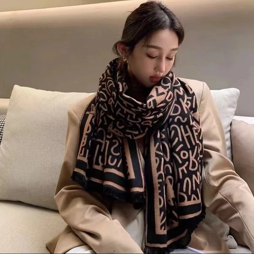内蒙古厂家直邮羊绒围巾披肩两用女式时尚气质乱字母图案百搭披肩