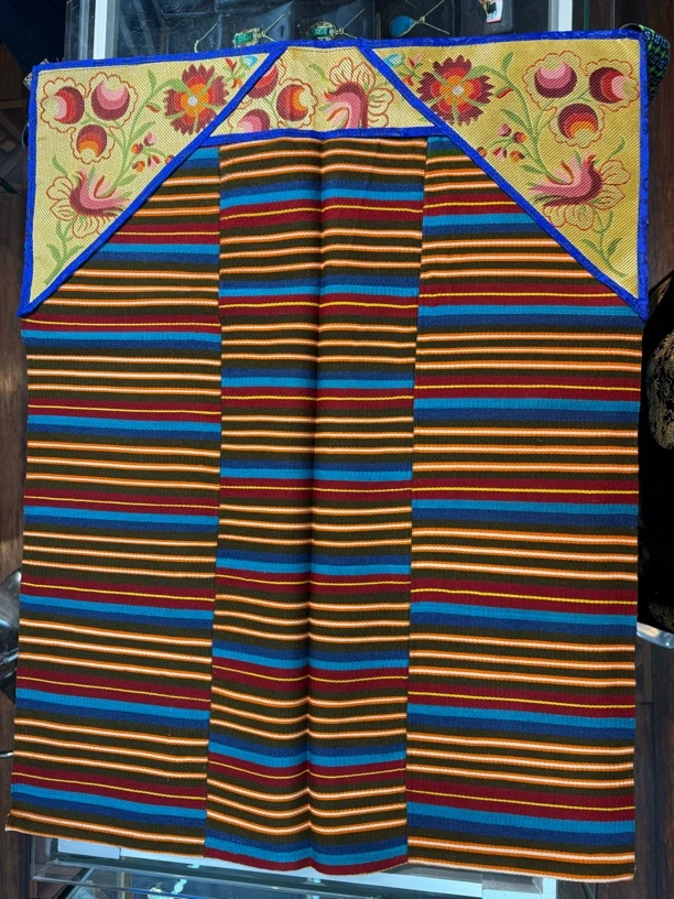 民族服装帮典 藏装搭配 卡其色