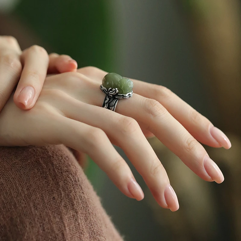 <一禅兄>足银复古做旧做黑和田玉貔貅祥鹿戒指设计感深浅不一