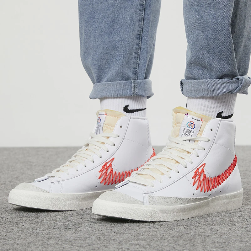 【微瑕慎拍】NIKE耐克男板鞋40.5(右脚左侧轻微裂皮)