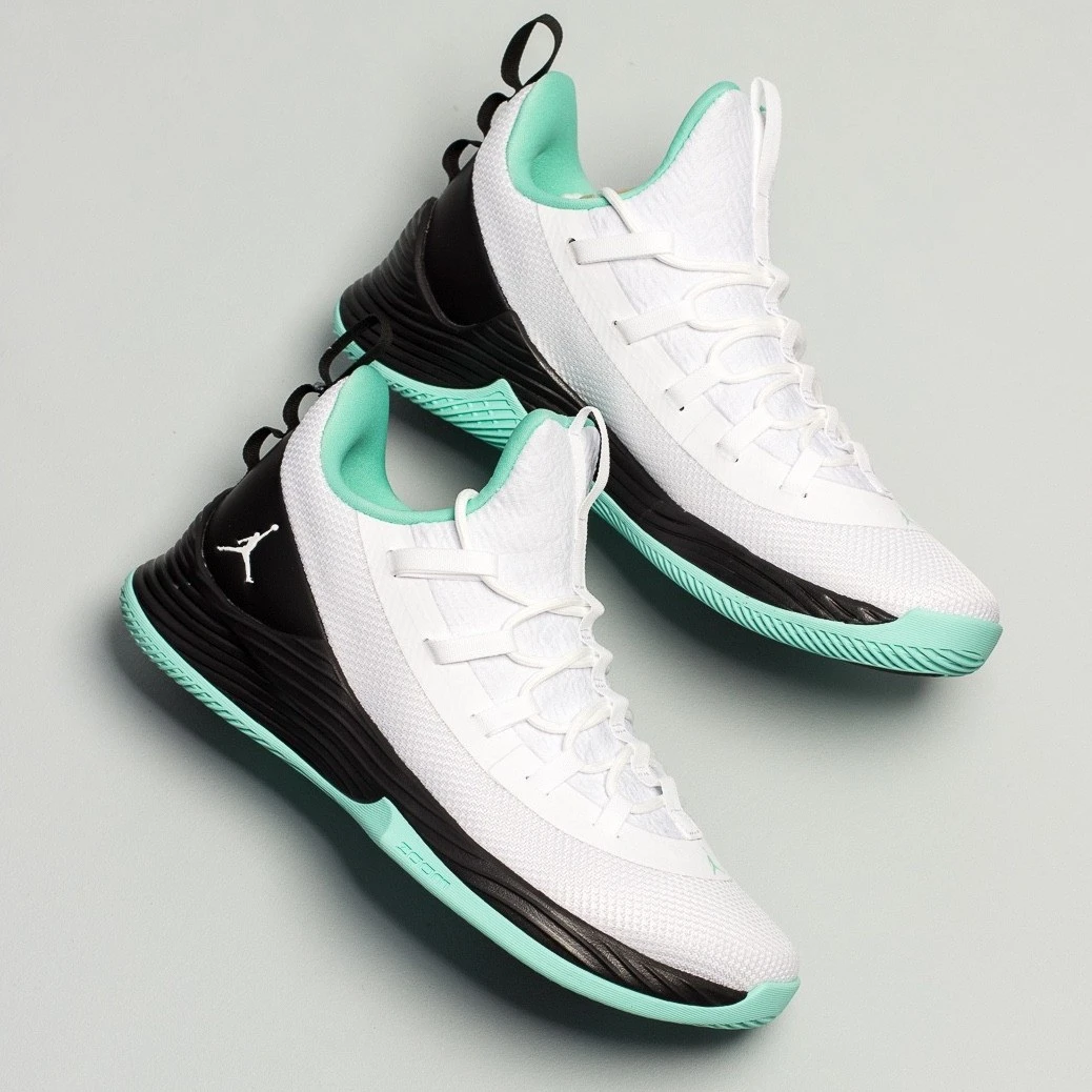 【微瑕慎拍】耐克耐磨篮球鞋AH8110-114-42(无原盒)