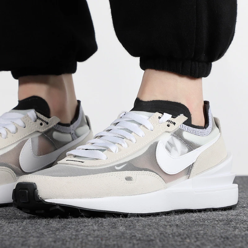 【微瑕慎拍】Nike耐克慢跑鞋DA7995-100 -41(非原盒；鞋面脏污)