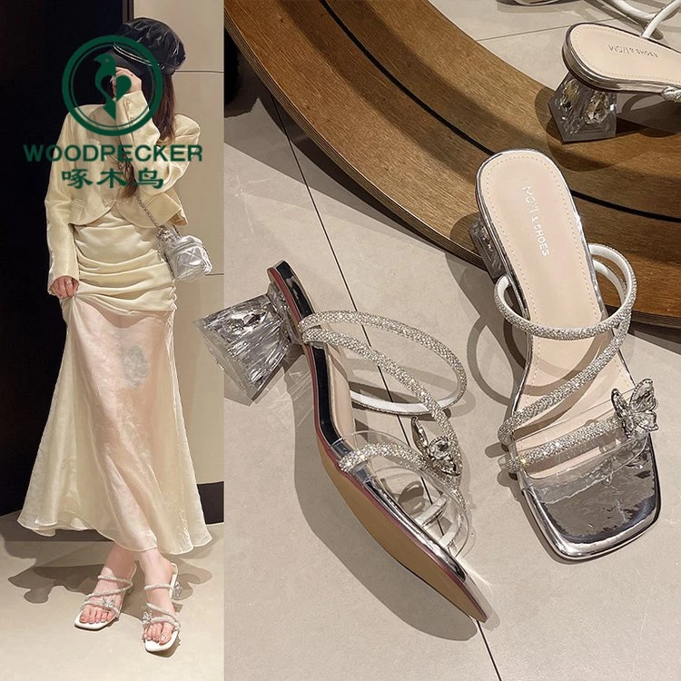 啄木鸟水钻拖鞋女夏外穿2025新款蝴蝶结水晶粗跟配裙子一字凉拖鞋