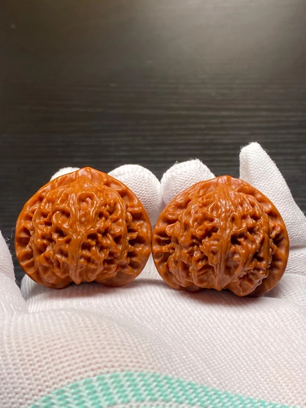 39mm精对桃心宫灯文玩核桃手把件干刷打底三个月高油高密山地果