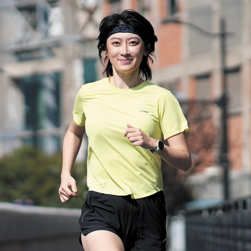 李宁短袖女款秋跑训系列时尚舒适透气简约常规短袖T恤ATSU060-B品