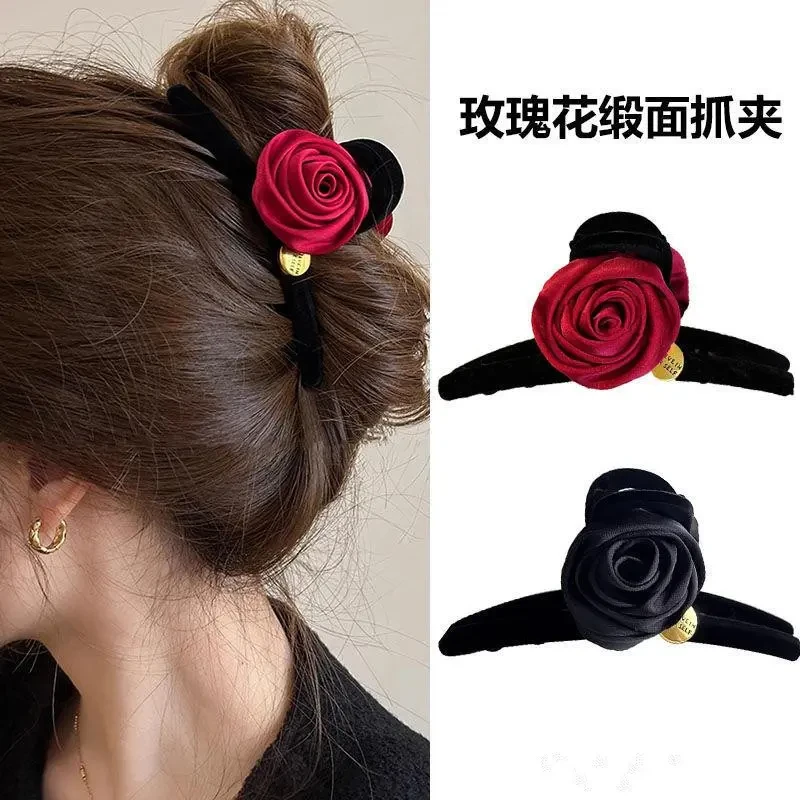 玫瑰花布艺发夹女过年缎面后脑勺秋冬高端气质花朵抓夹大号鲨鱼夹