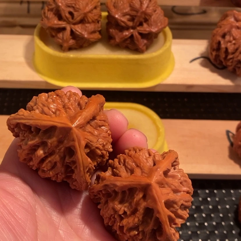 【闪购商品】核桃核雕气**昂