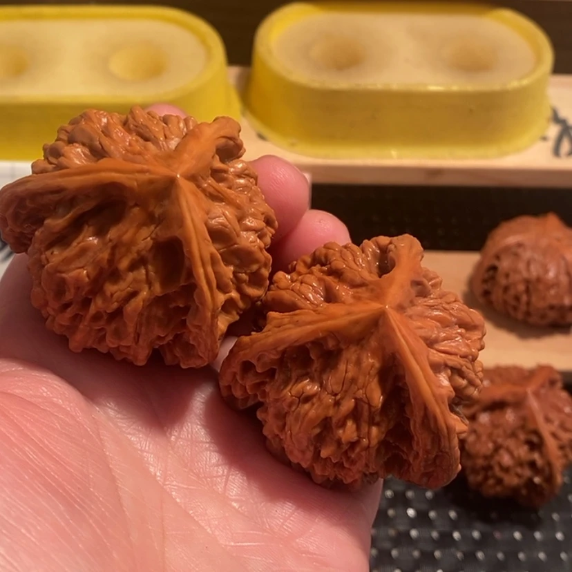 【闪购商品】核桃核雕笼***兽