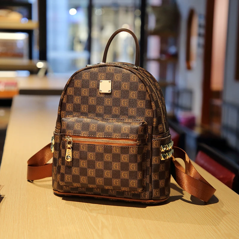 GESUNRY时尚双肩包女2024新款棋盘格大容量背包休闲百搭款潮流