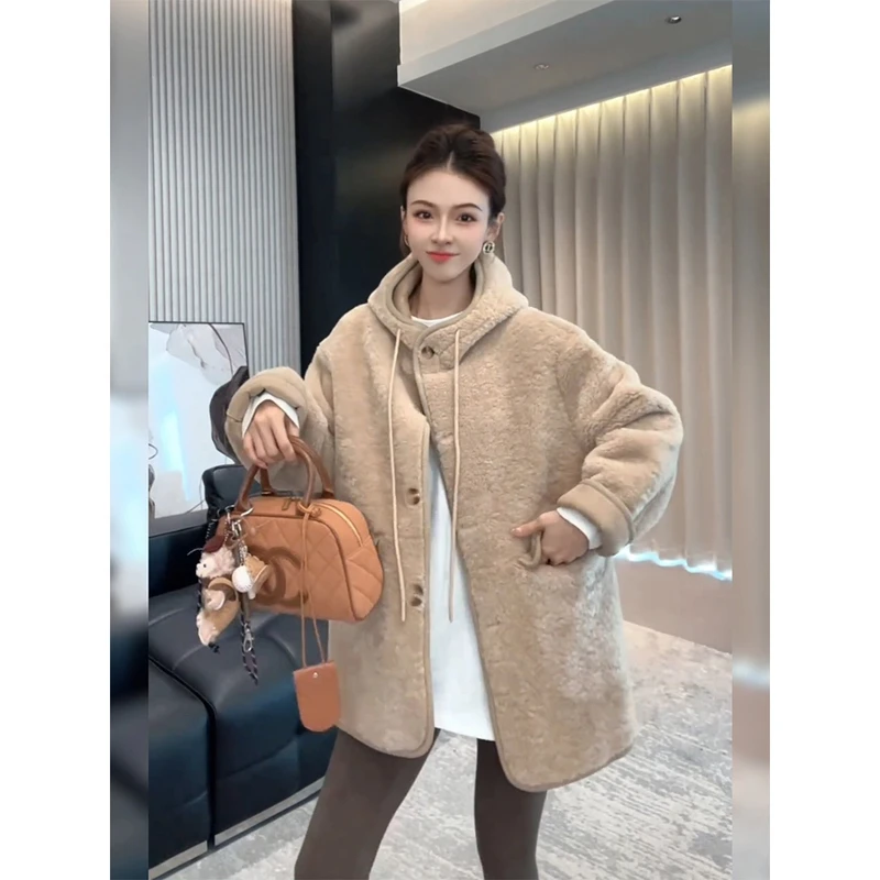 2024冬季新款今年流行时尚设计感抽绳连帽毛毛一体加厚宽松外套女