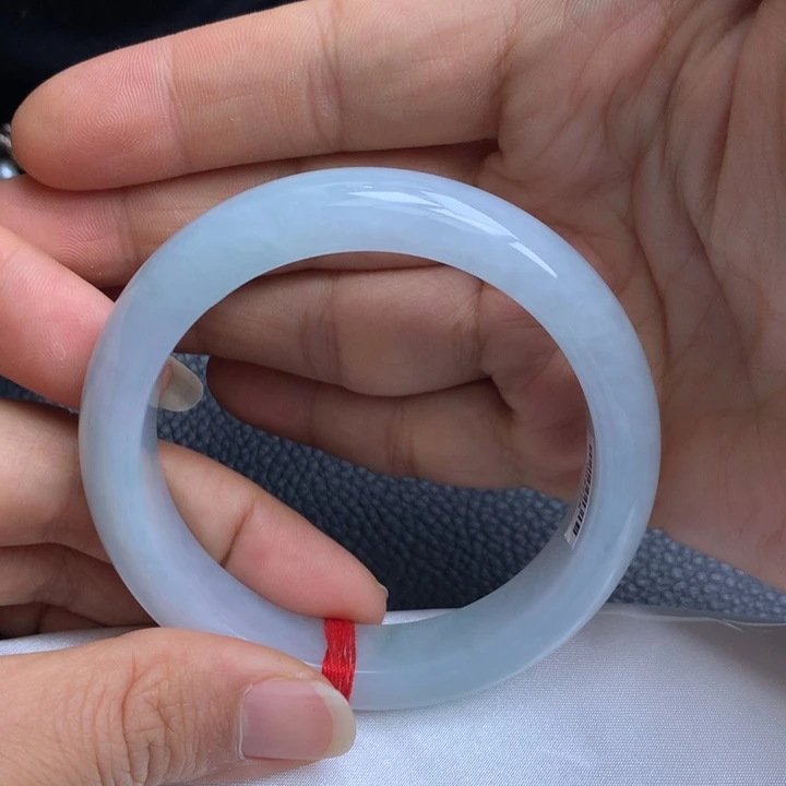 翡翠手镯未镶嵌翡翠手镯未镶嵌