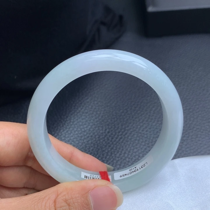 翡翠手镯未镶嵌翡翠手镯未镶嵌