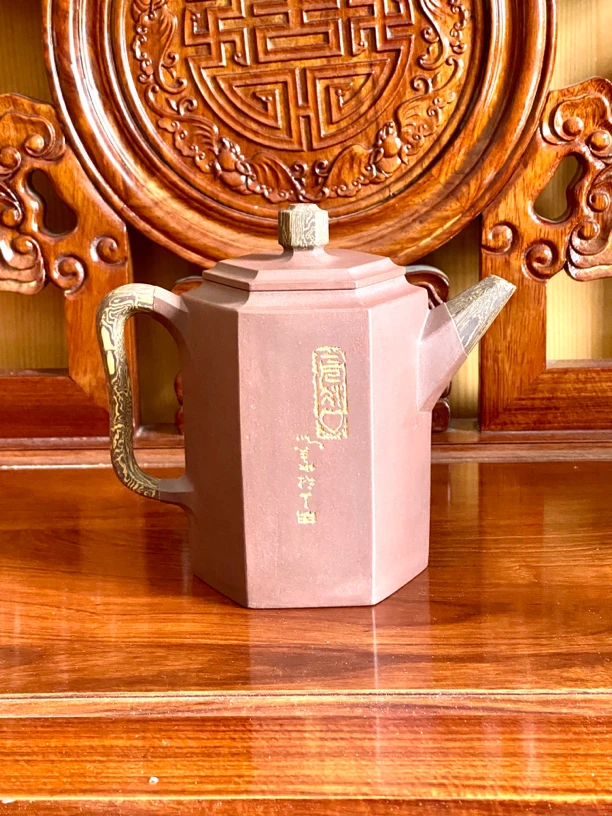 陶与木壶容量900CC老清水泥，07年全手工银奖。紫砂壶纯手工茶具