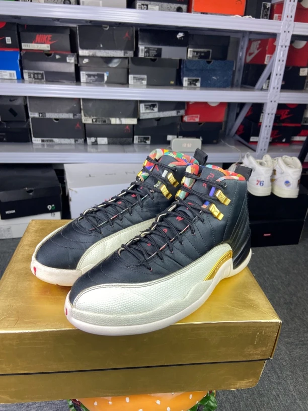 Nike休闲鞋aj12百家衣42.5码原盒95新男鞋中帮黑白