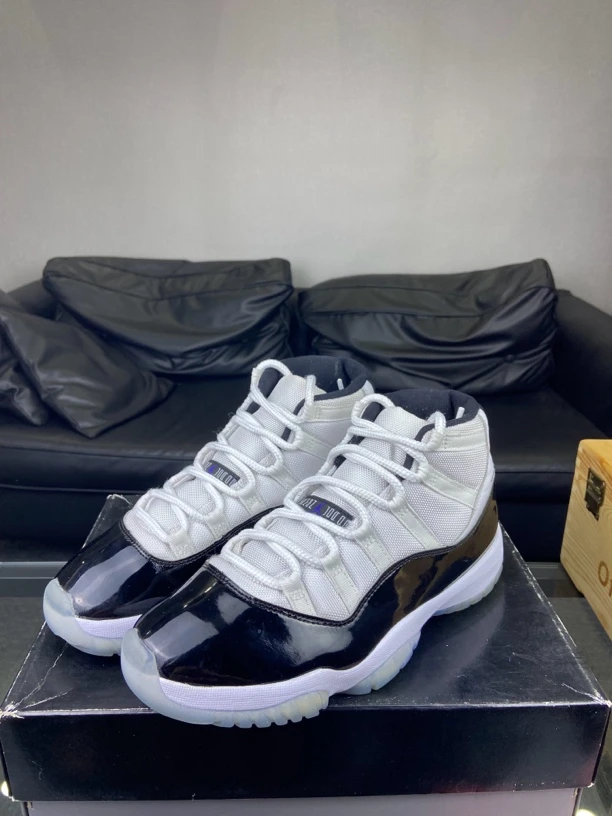 Nike休闲鞋aj11康扣42.5码原盒95新中古潮流黑白