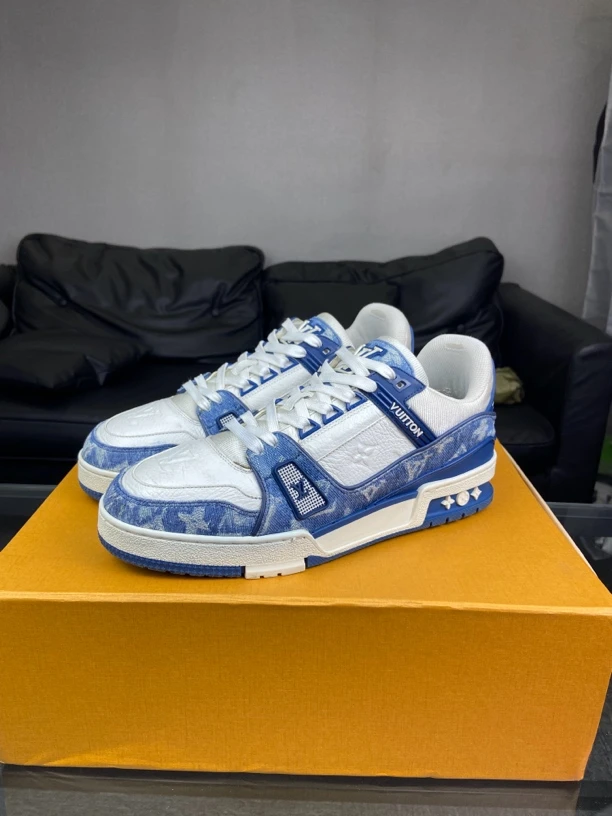 LV休闲鞋Trainer蓝牛仔40.5码原盒95新中古潮流低帮白蓝时尚男鞋