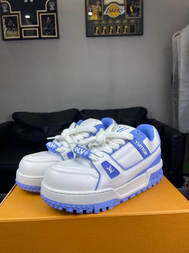 LV休闲鞋胖丁新款白蓝41码原盒全新未使用鞋垫logo一角自然脱落