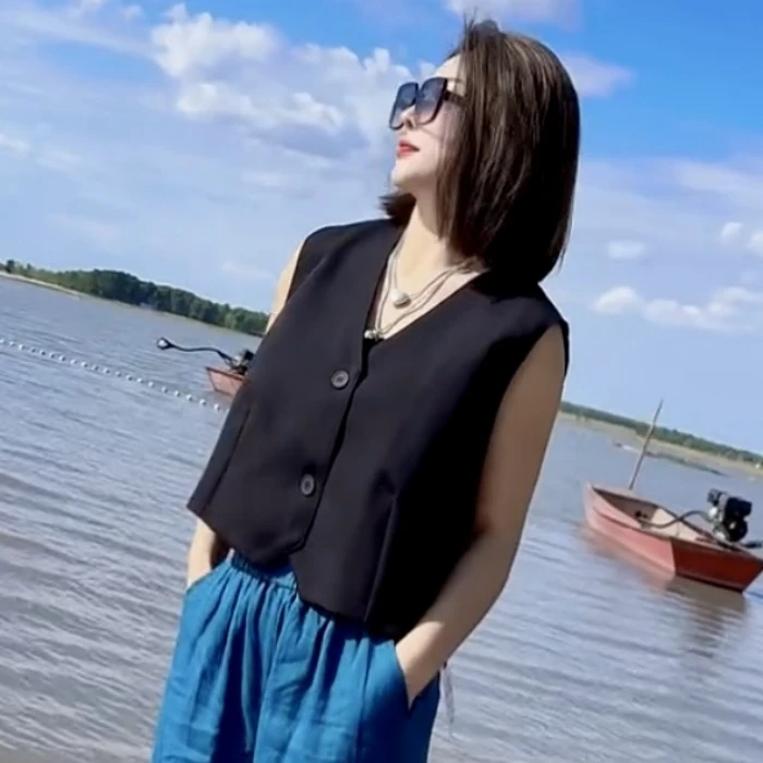黑色西装马甲外套女2025V领坎肩马夹无袖外搭叠穿上衣洋气衣服女